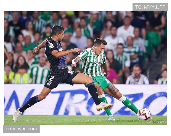 现场报道：皇家贝蒂斯在比赛第60分钟后主动回收阵型，降低高位压迫强度